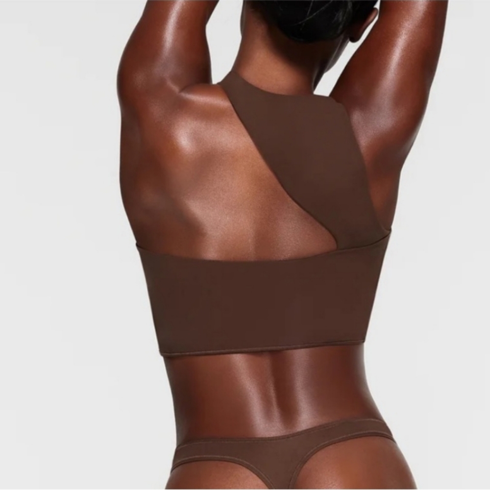 Skims cut out crop top - Picture 3 of 3